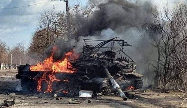 Колона техніки окупантів, яка прорвалася до Харкова знищена наполовину, — Арестович