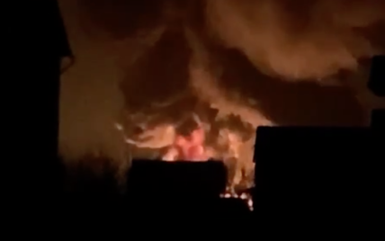 Пожежа на нафтобазі у Київській області: ДСНС повідомляє, що загрози для населення немає