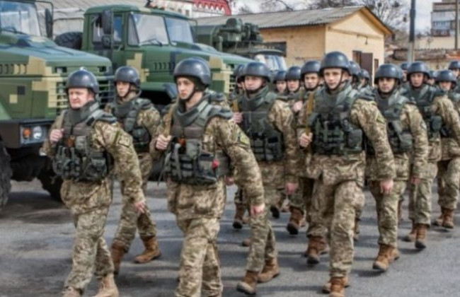 Україна платитиме військовослужбовцям до 100 тисяч гривень на місяць, — рішення уряду