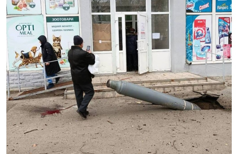 Ворог обстрілює Харків: постраждали десятки людей, фото і відео