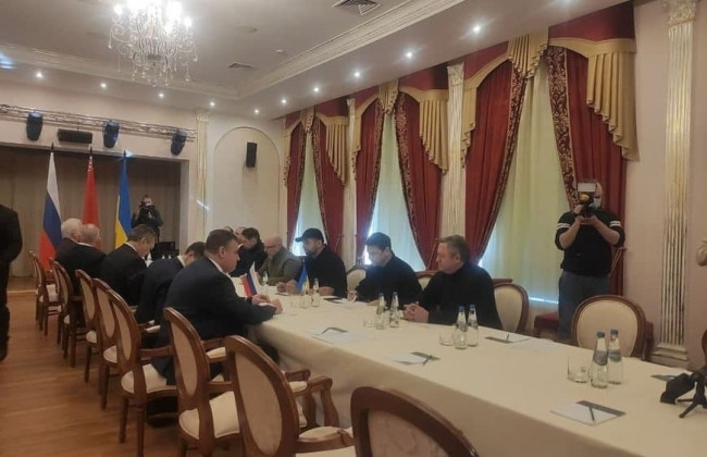 Украина и Россия начали переговоры на берегу Припяти: фото и видео