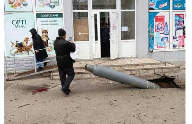 Ворог обстрілює Харків: постраждали десятки людей, фото і відео