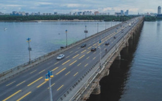 Где перекрыты мосты: для водителей в Киеве появилась важная информация