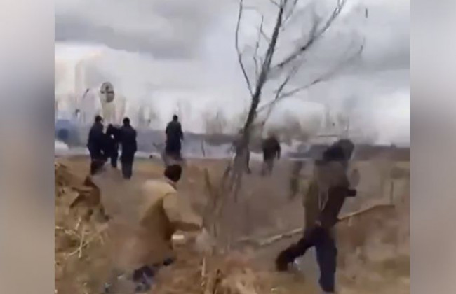 Оторвало ногу: в Энергодаре оккупанты бросили гранату в мирных граждан, видео