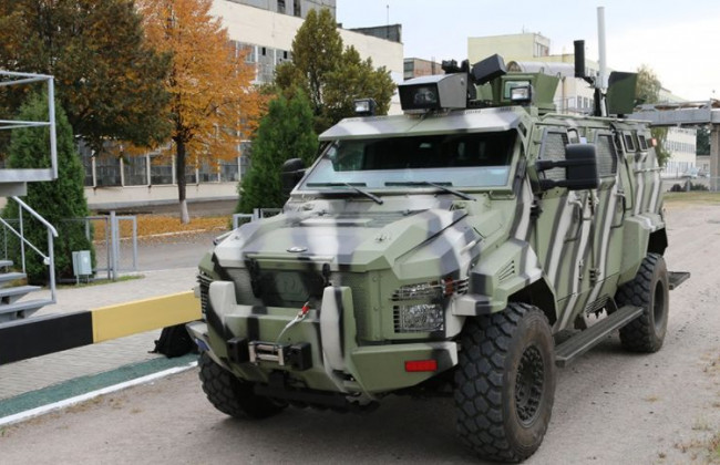 «КрАЗ» беcплатно передал украинским военным техники на $1 млн