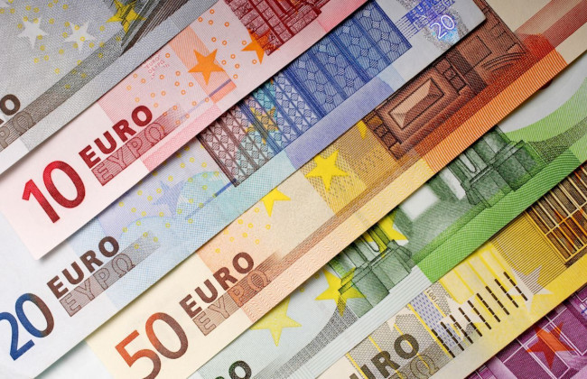 Евросоюз запретил передавать в РФ банкноты евро