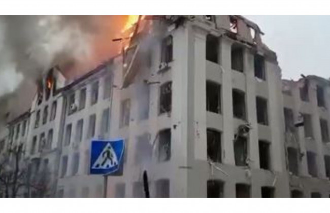 В Харькове атаковали здания управлений полиции и СБУ, видео