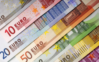 Евросоюз запретил передавать в РФ банкноты евро