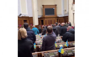 Депутати Верховної Ради заспівали гімн України під час засідання 3 березня, відео