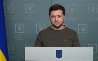 Даже простые фермеры берут в плен российских военных — Зеленский