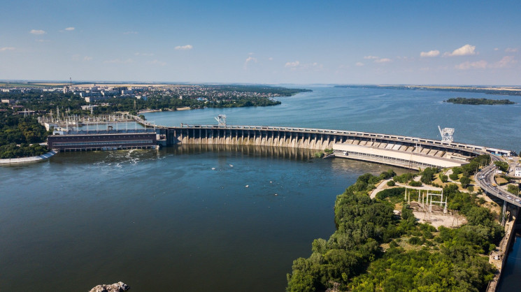 В Запорожье полностью перекрыли движение транспорта через дамбу Днепрогэса