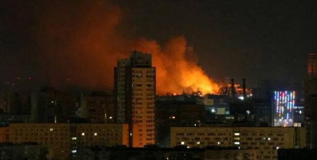 Враг снова пытался атаковать Киев: видео ночных взрывов