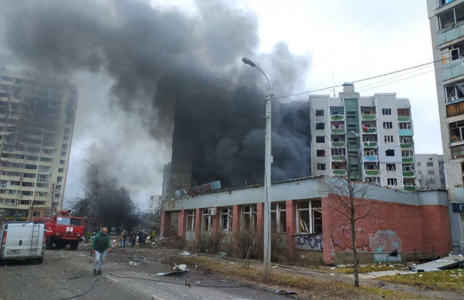 РФ атаковала ракетами жилой район Чернигова: фото и видео момента взрыва