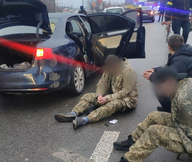В Киеве банда мародеров ворвалась в автосалон
