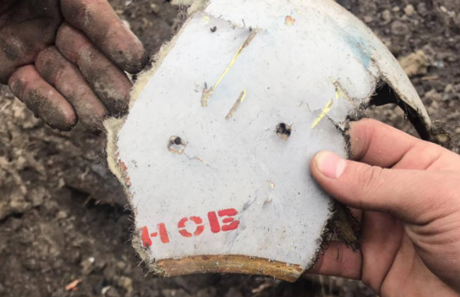 «Пилота разорвало в клочья»: под Киевом нашли место крушения российского самолета, фото и видео