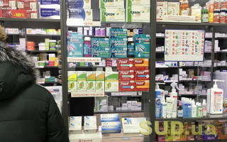 Кличко призвал владельцев частных аптек открыть их для киевлян