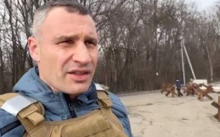 Мер Києва Віталій Кличко перевіряє блокпости у столиці, відео