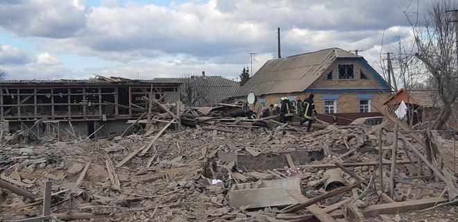 В Бородянке под завалами могут находиться около 100 человек, — ГСЧС