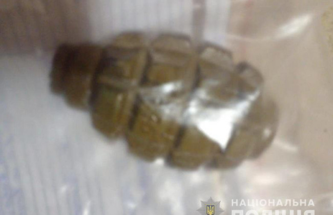 В Киеве на станции метро «Славутич» поймали диверсанта с гранатой