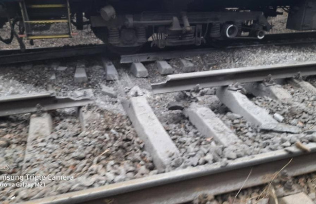 В Ірпені підірвали залізничні колії: як відбувається евакуація