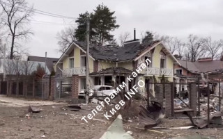 В Ирпене истребитель сбросил бомбу на частный дом: видео