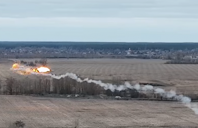 Українські військові збили російський бойовий вертоліт: вражаюче відео
