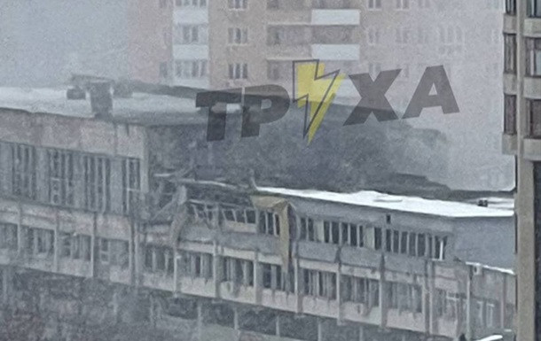 СМИ: В Харькове разрушен спорткомплекс Унифехт, видео