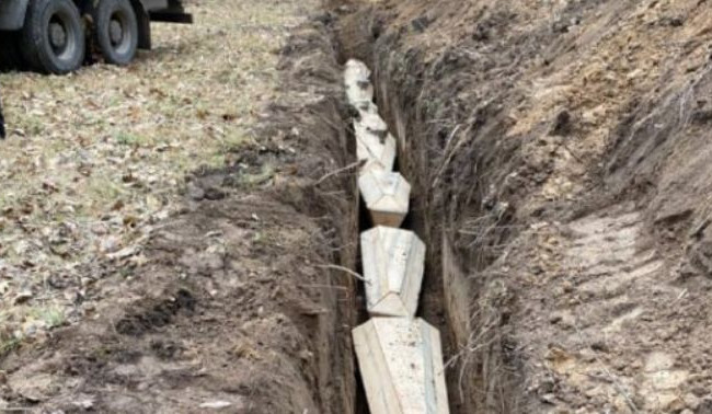 В Чернигове — братская могила: хоронят мирных жителей