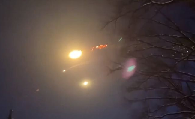 Над Харьковом сбили российский самолет: видео момента падения