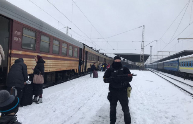 В Харькове все брошенные автомобили у здания вокзала будут эвакуированы: причина