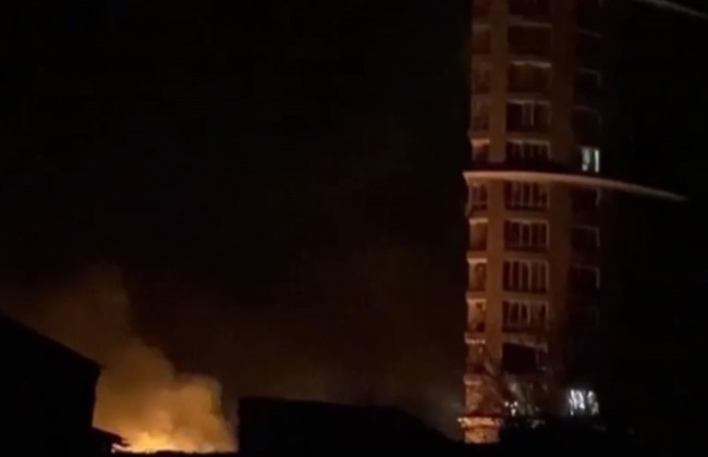 В Харькове в результате авиаудара загорелась областная прокуратура, видео
