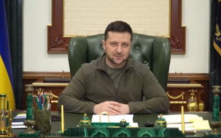 «Я остаюсь в Киеве. На Банковой. Не прячась»: Зеленский записал очередное видео