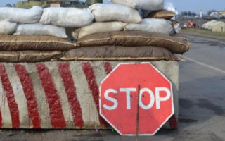 Андрій Богдан про блокпости: Сповільнюючи рух транспорту, ви самостійно затягуєте зашморг на шиї нашої держави