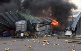 Под Киевом сбили ракету «Калибр», ее обломки упали на Таможенный склад: фото