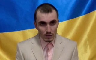 Военный РФ сжег свой БТР, а затем сдался с оружием и даже формой: видео