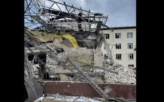 В Изюме российские войска разрушили приемное отделение больницы: видео