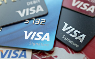 Visa продлила срок работы российских карт за рубежом до 11 марта