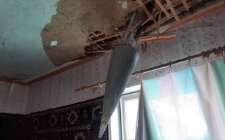 В Харькове в жилой дом прилетел вражеский снаряд: фото