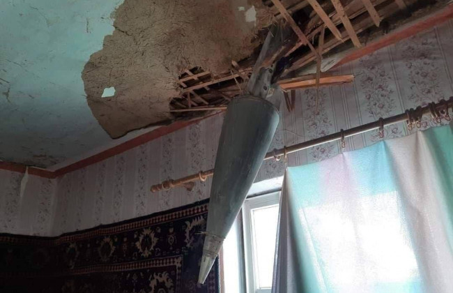 В Харькове в жилой дом прилетел вражеский снаряд: фото