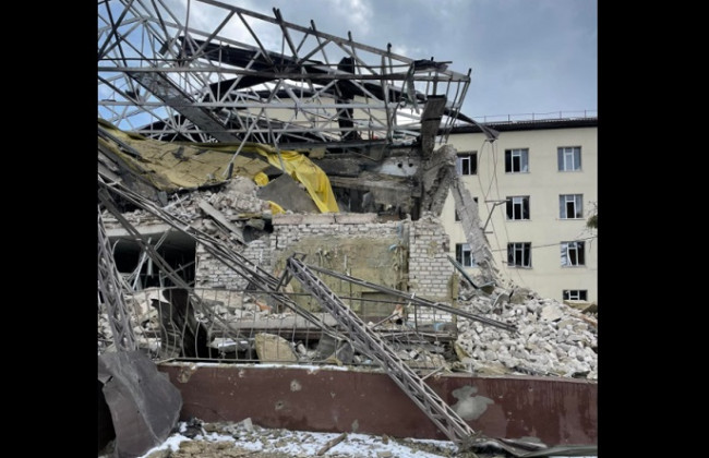 В Изюме российские войска разрушили приемное отделение больницы: видео