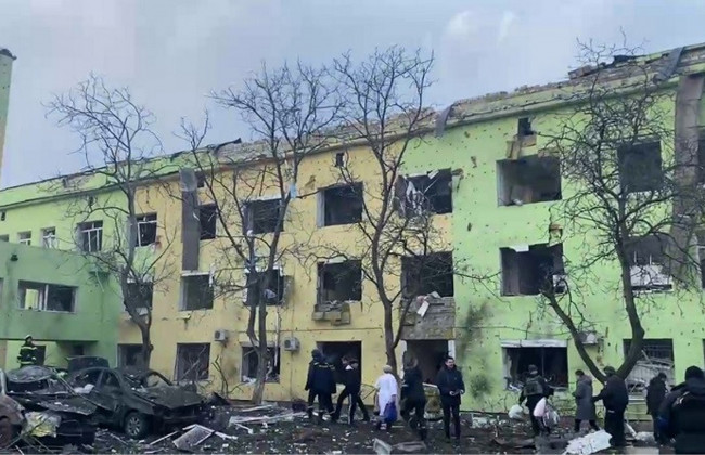 Російські військові розбомбили дитячу лікарню у Маріуполі – міськрада