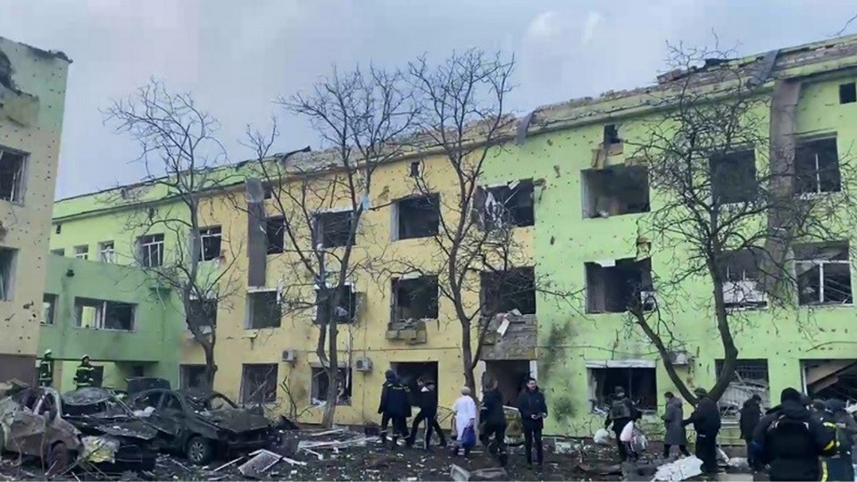 Російські військові розбомбили дитячу лікарню у Маріуполі – міськрада