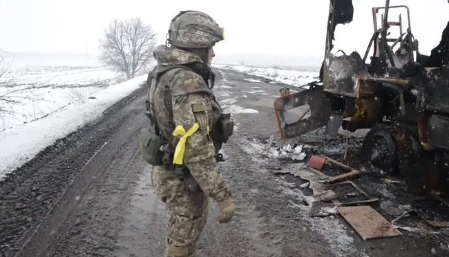 Колонна российской техники попала в засаду ВСУ: видео