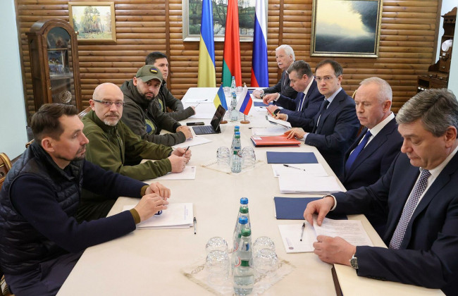 Россия не собирается уступать ни одного пункта на переговорах с Украиной, — член делегации РФ