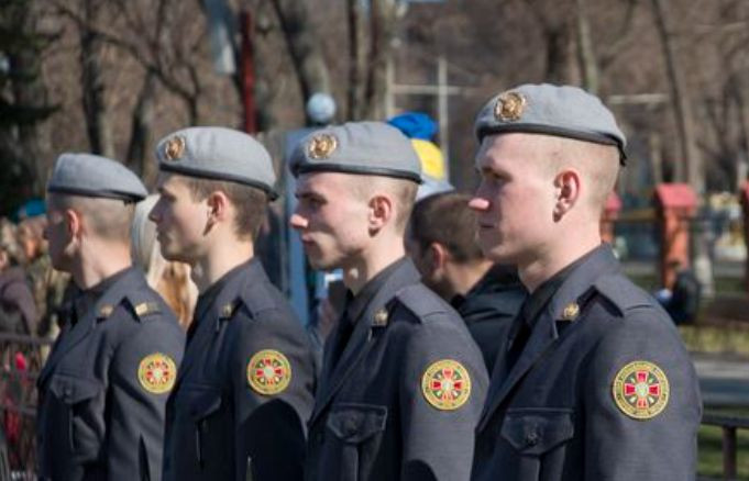 Кабмін дозволив достроковий випуск курсантів ще одного інституту