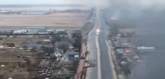 «Байрактар» разбил колону оккупантов на окраине Киева, видео