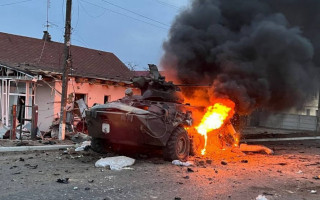Горящие БТРы и подбитые танки: под Киевом ВСУ и «Азов» дали жару противнику, видео