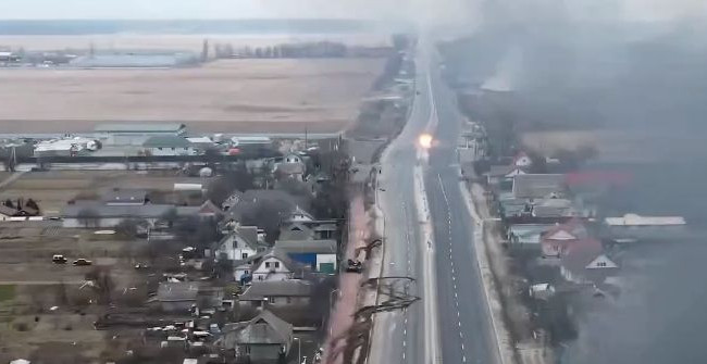 «Байрактар» разбил колону оккупантов на окраине Киева, видео