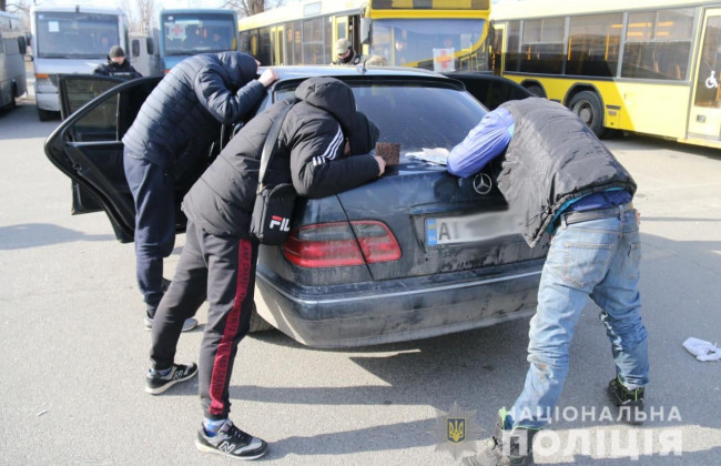 Скрывались среди эвакуированных жителей Бучи: задержали группу мародеров