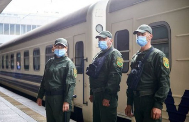 Кабмін дозволив воєнізовану охорону потягів на час воєнного стану